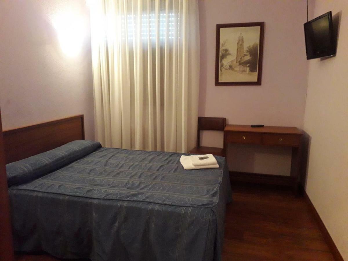 Hostal Ezequiel Los Arcos Extérieur photo