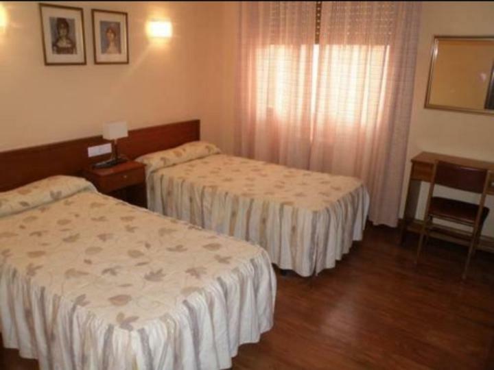 Hostal Ezequiel Los Arcos Extérieur photo